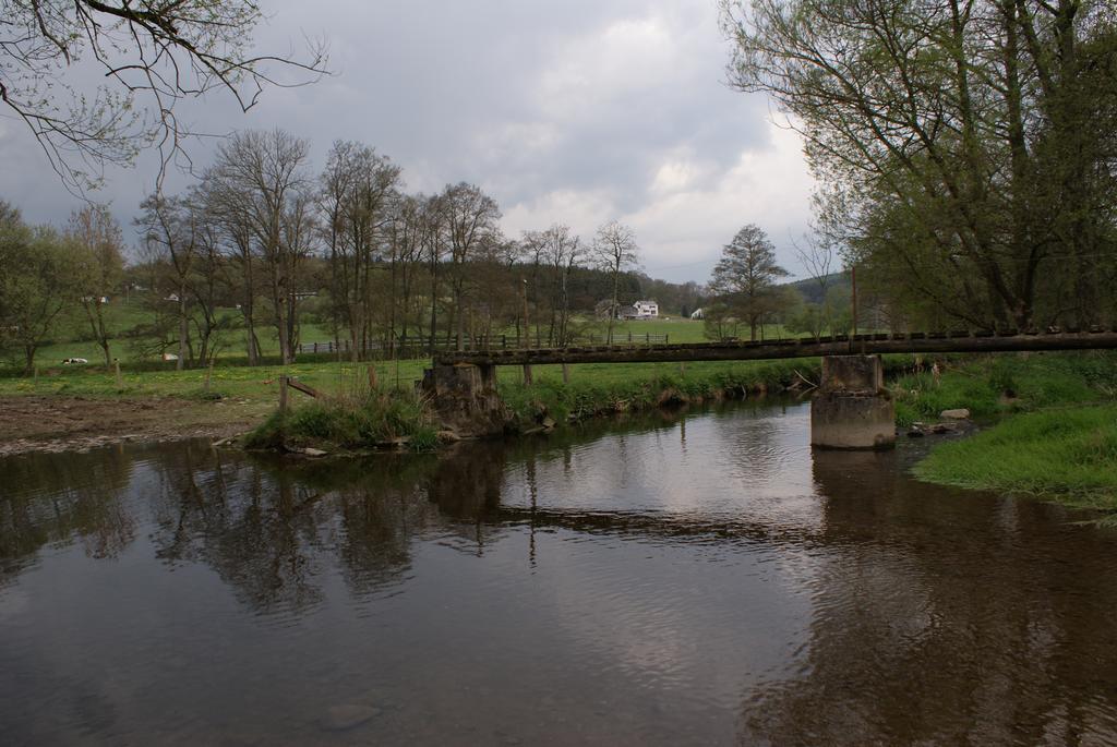 Le Gite De L Ourthe Ortheuville Quarto foto